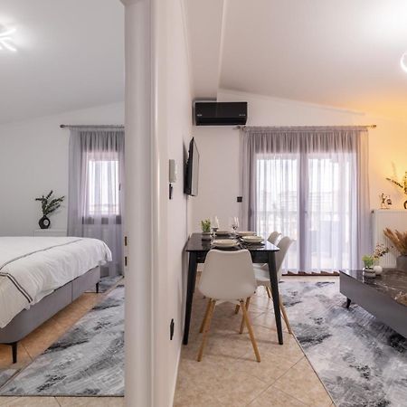 Luxury Central Apartment 2 ซานธี ภายนอก รูปภาพ