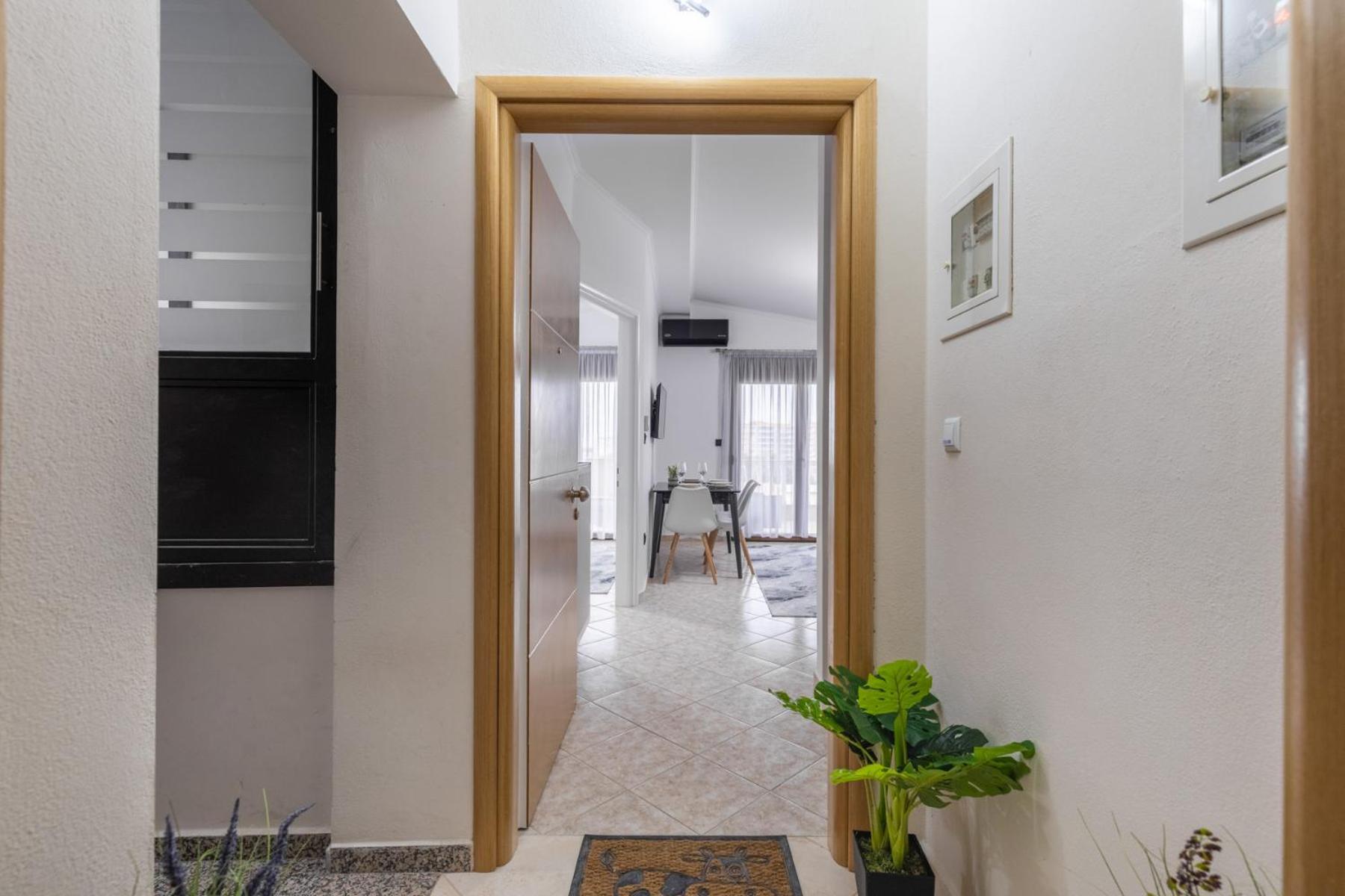 Luxury Central Apartment 2 ซานธี ภายนอก รูปภาพ