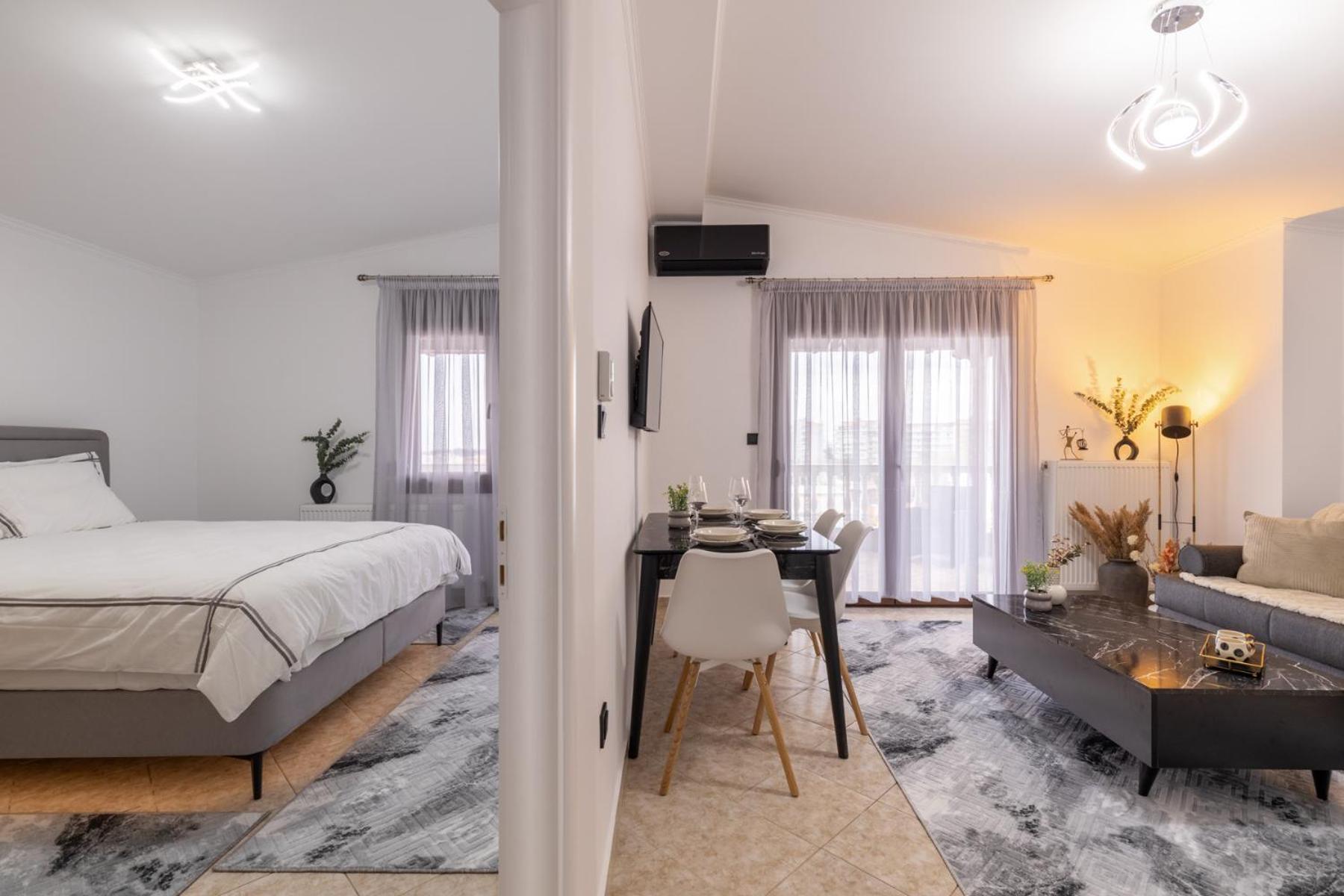 Luxury Central Apartment 2 ซานธี ภายนอก รูปภาพ