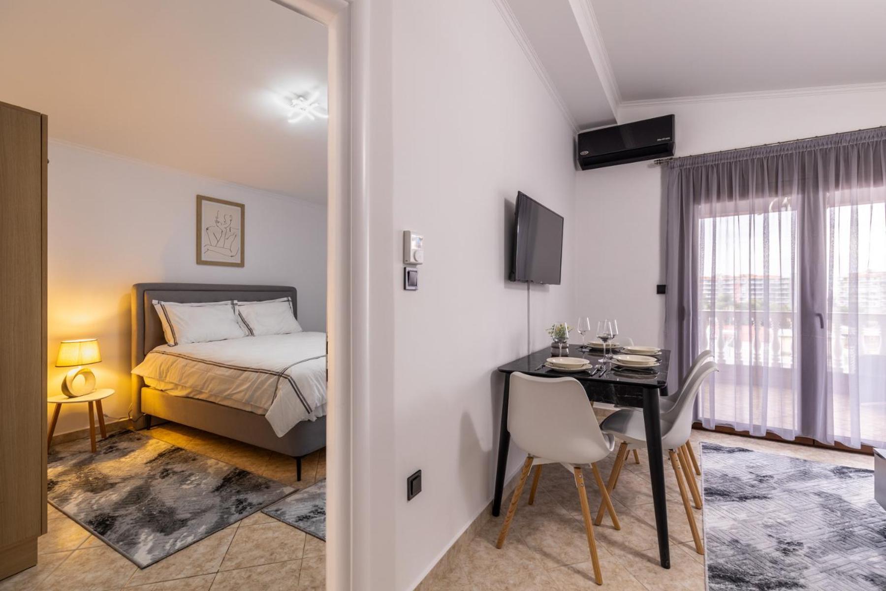 Luxury Central Apartment 2 ซานธี ภายนอก รูปภาพ