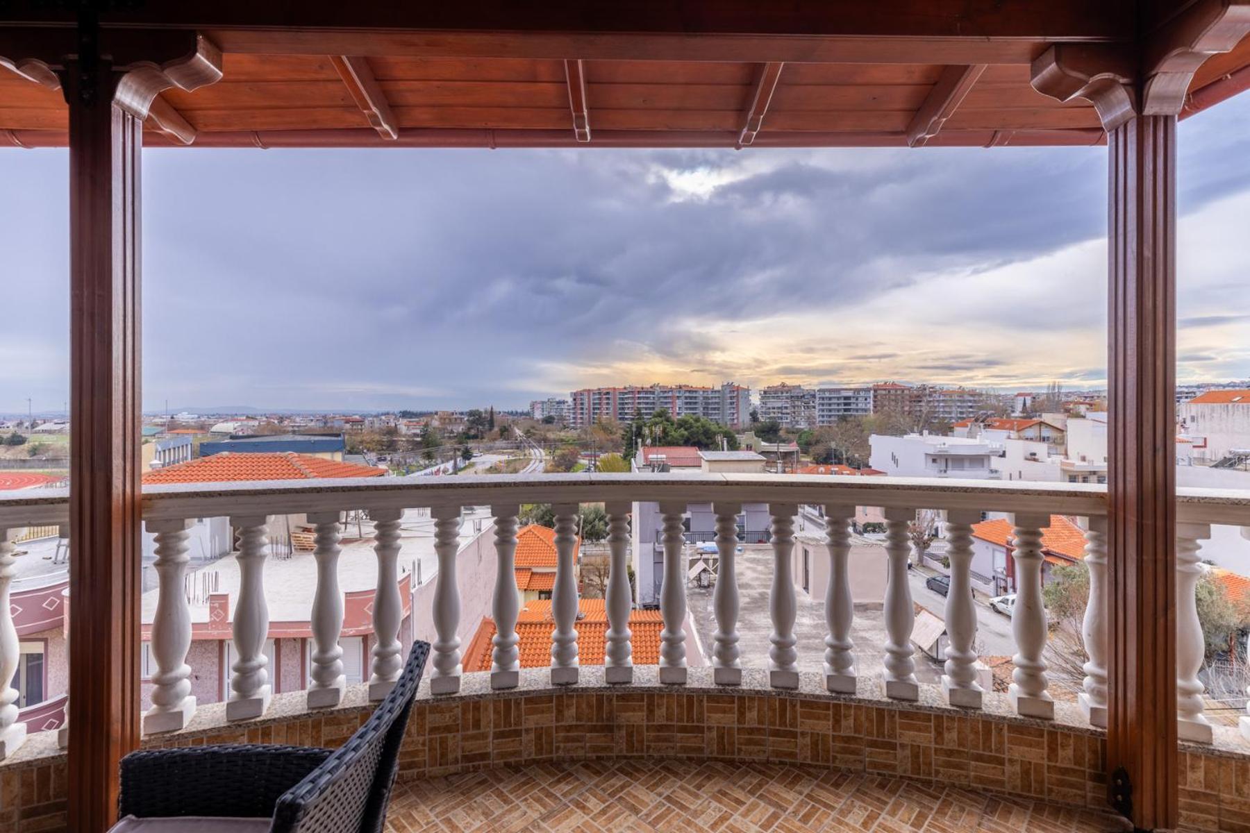 Luxury Central Apartment 2 ซานธี ภายนอก รูปภาพ