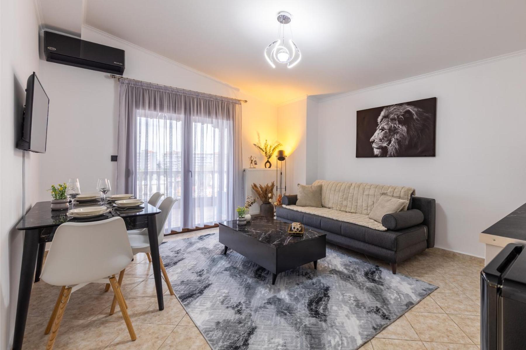 Luxury Central Apartment 2 ซานธี ภายนอก รูปภาพ
